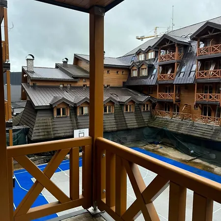 Apartman 241 *